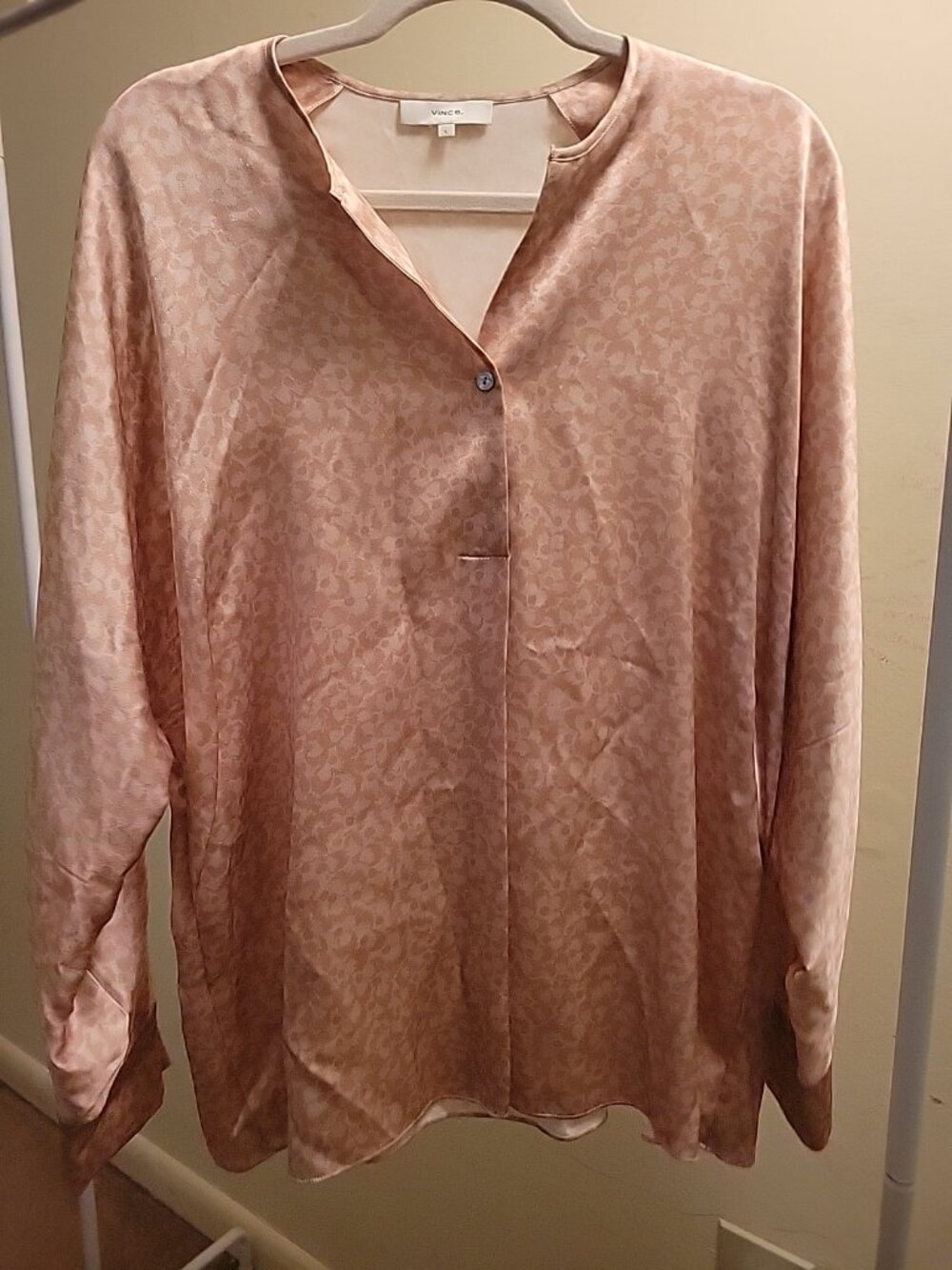 VINCE Feathered Petal 100% Silk V-Neck Blouse Top Size L